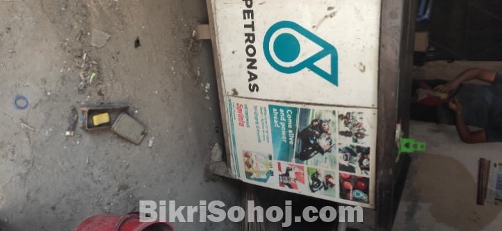 দোকানের ক্যাশ টেবিল